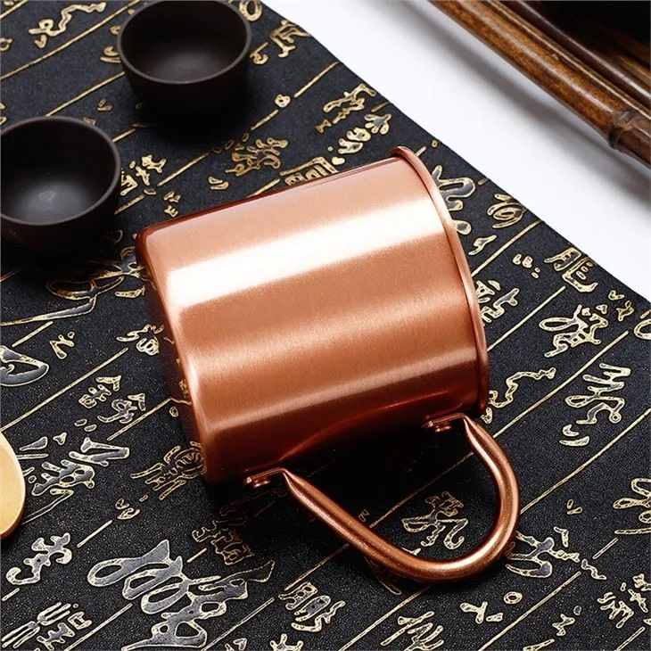 গোলাপ সোনার সুন্দর পুরানো মস্কো খচ্চর মগ